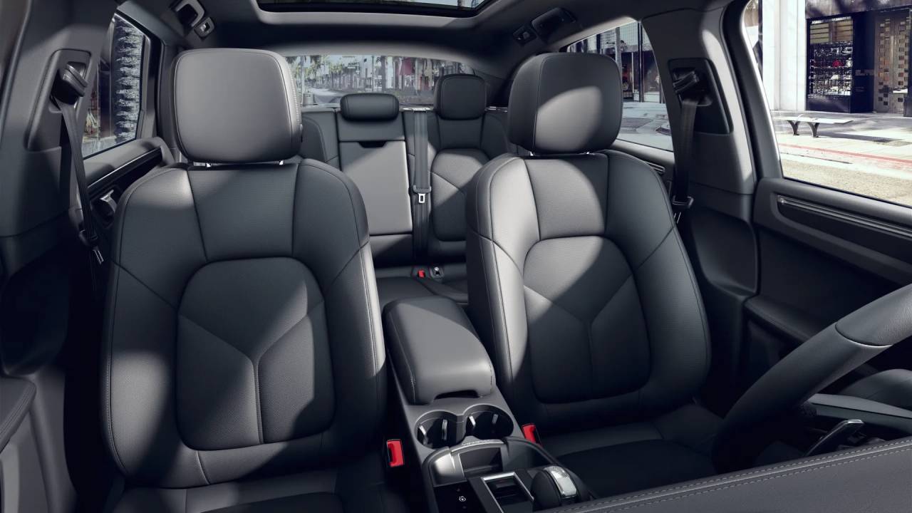 2025 Porsche Macan T photo 6