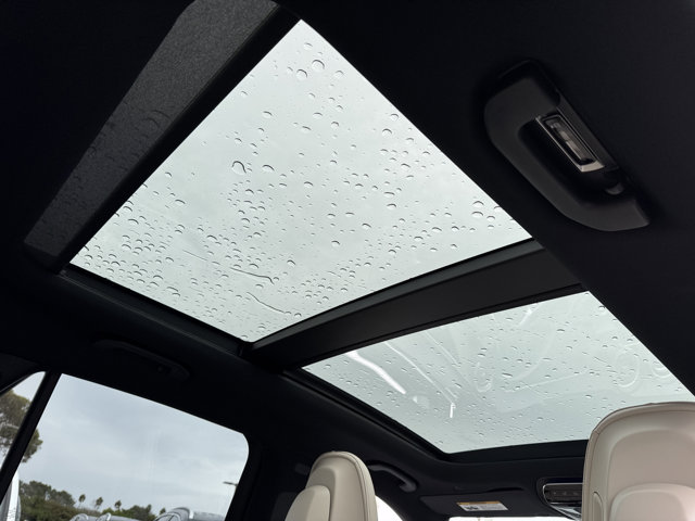 2026 Mercedes Benz GLC 300 photo 2