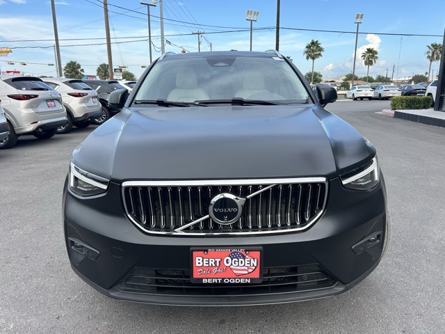 2024 Volvo XC40 Plus photo 2