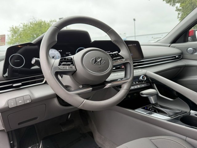 2023 Hyundai Elantra SEL photo 16