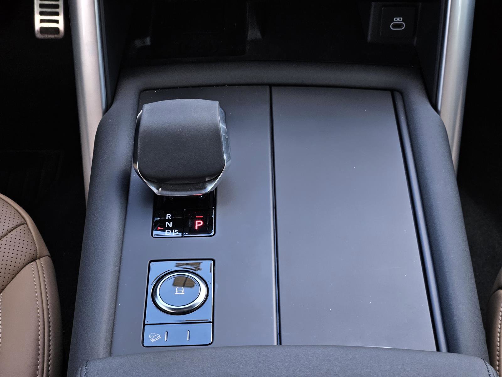 2025 Land Rover Discovery P360 Dynamic SE photo 40
