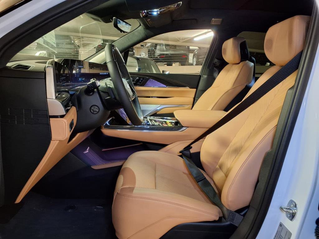 2025 Cadillac Escalade IQ Luxury photo 16