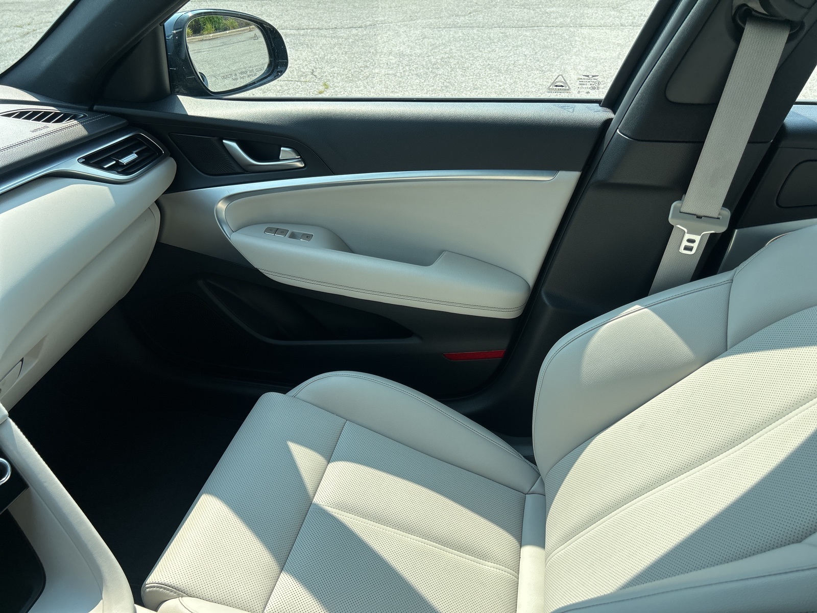 2025 Genesis G70 2.5T photo 23