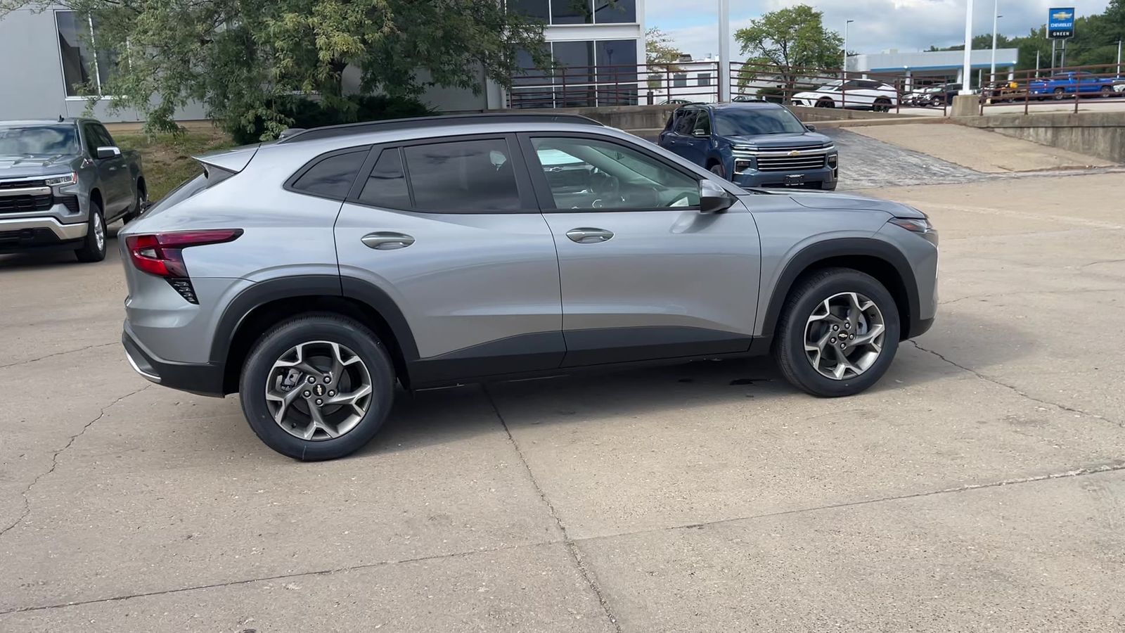 2025 Chevrolet Trax LT photo 9