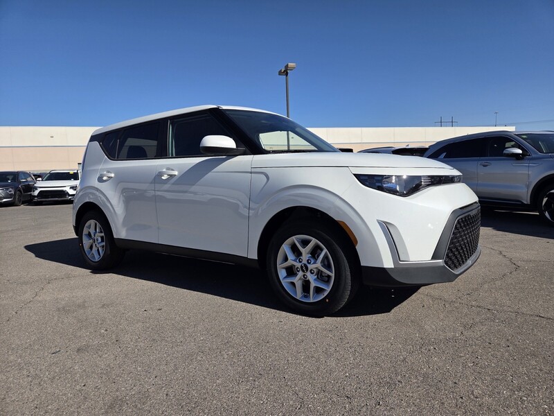 2025 Kia Soul LX S photo 2