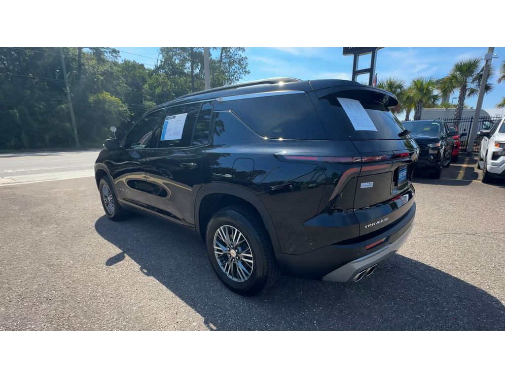 2025 Chevrolet Traverse photo 4
