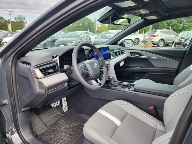 2025 Toyota Camry SE photo 13