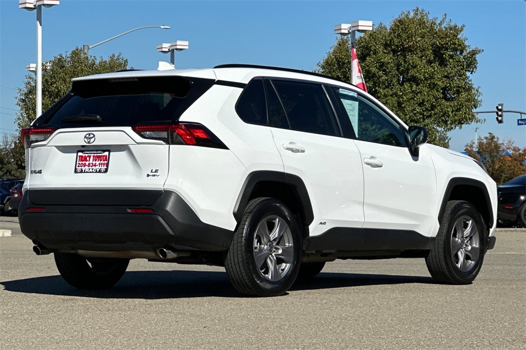 2025 Toyota RAV4 Hybrid LE photo 4
