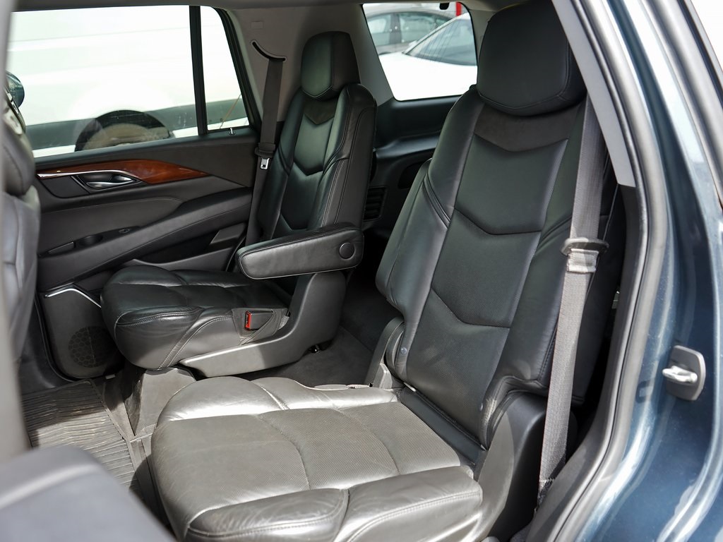 2019 Cadillac Escalade Luxury photo 5