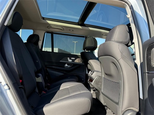 2026 Mercedes Benz GLS 450 4MATIC photo 6