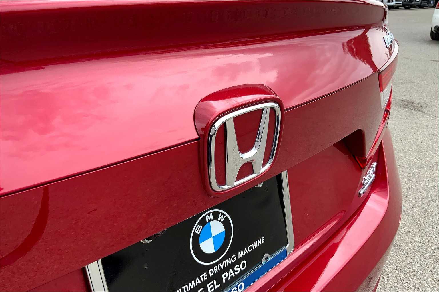 2022 Honda Accord Touring photo 9