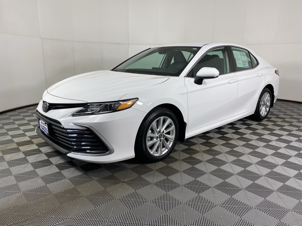 2024 Toyota Camry LE photo 4