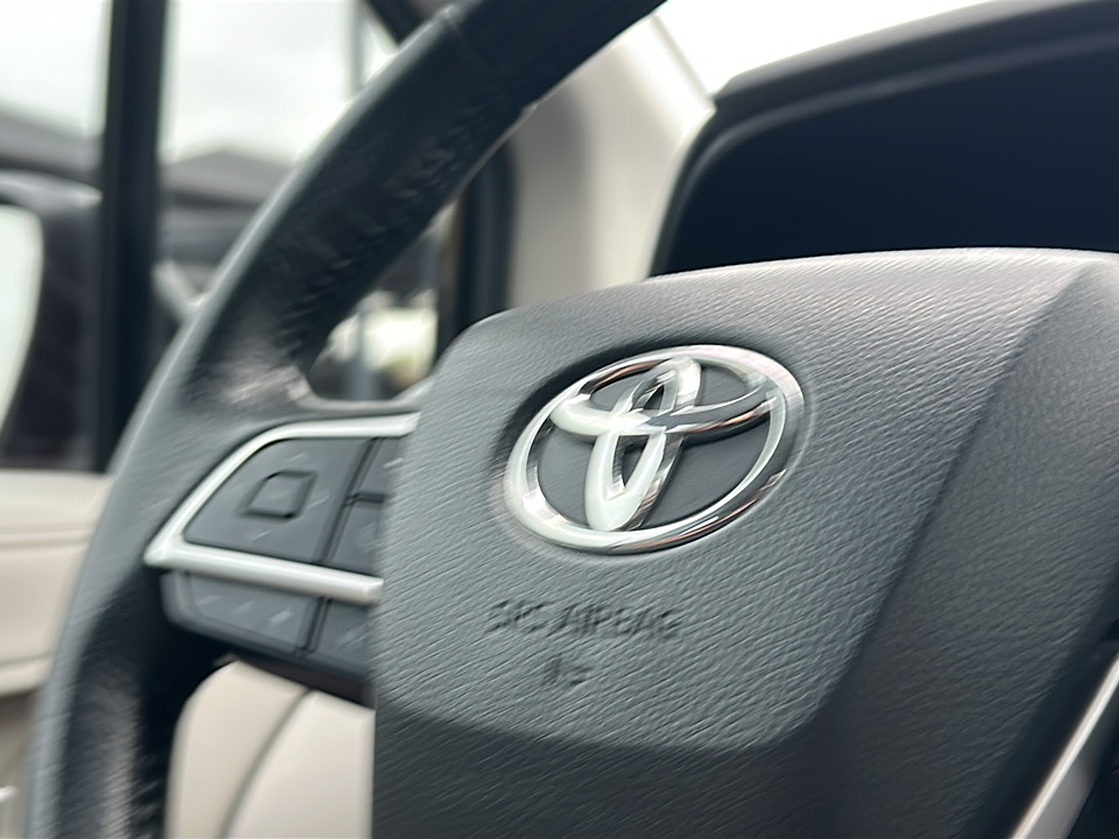2024 Toyota Sienna XLE photo 21