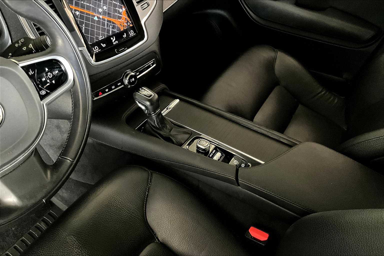 2020 Volvo XC90 Momentum photo 15