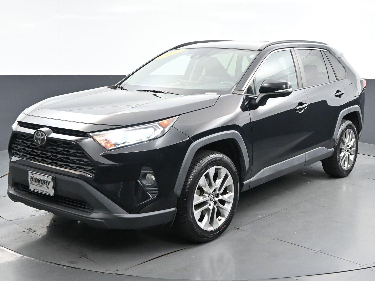 2019 Toyota RAV4 XLE Premium photo 2
