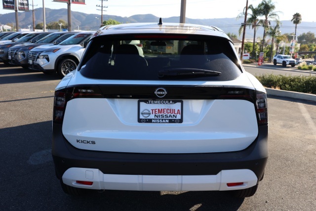 2025 Nissan Kicks SV photo 3