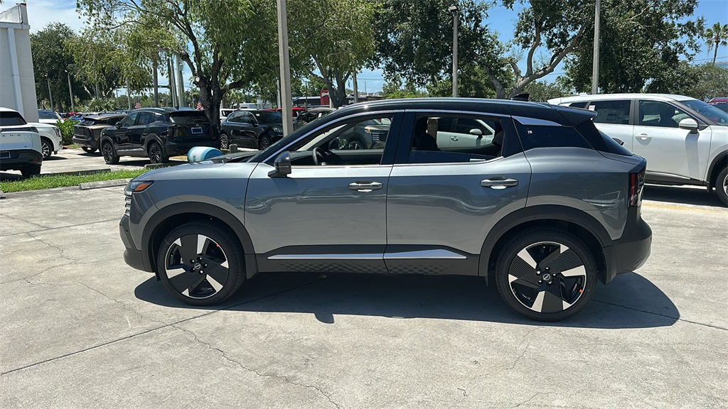 2025 Nissan Kicks SR photo 2