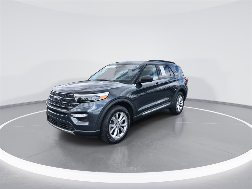 2023 Ford Explorer XLT photo 3