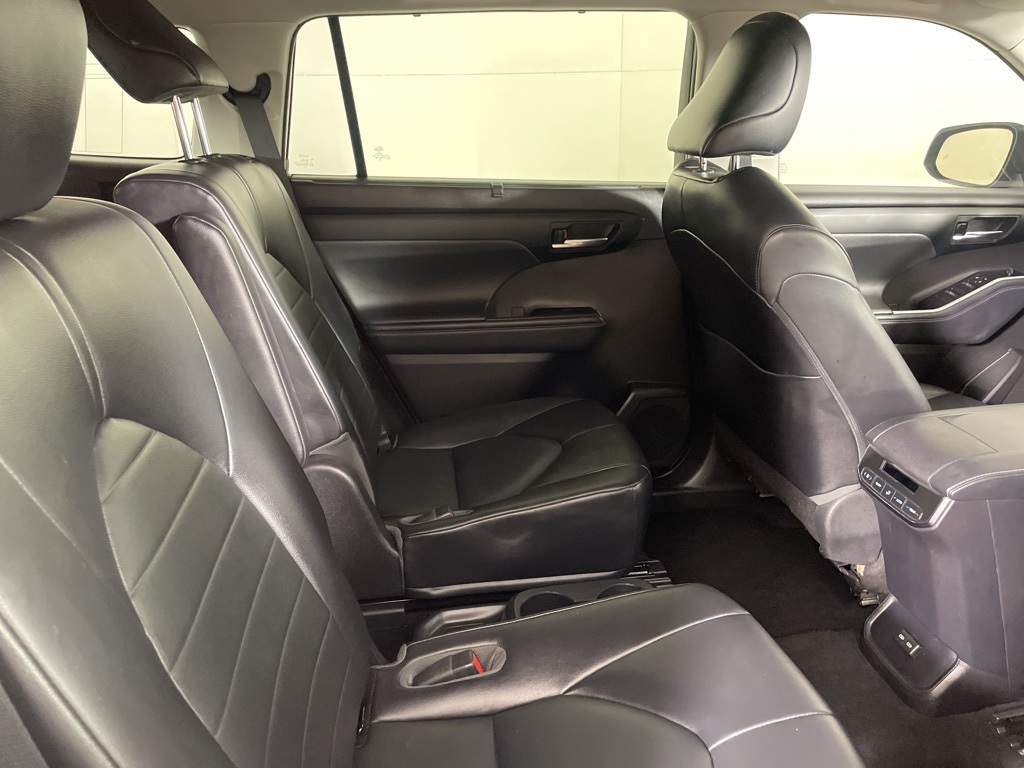 2022 Toyota Highlander XLE photo 14