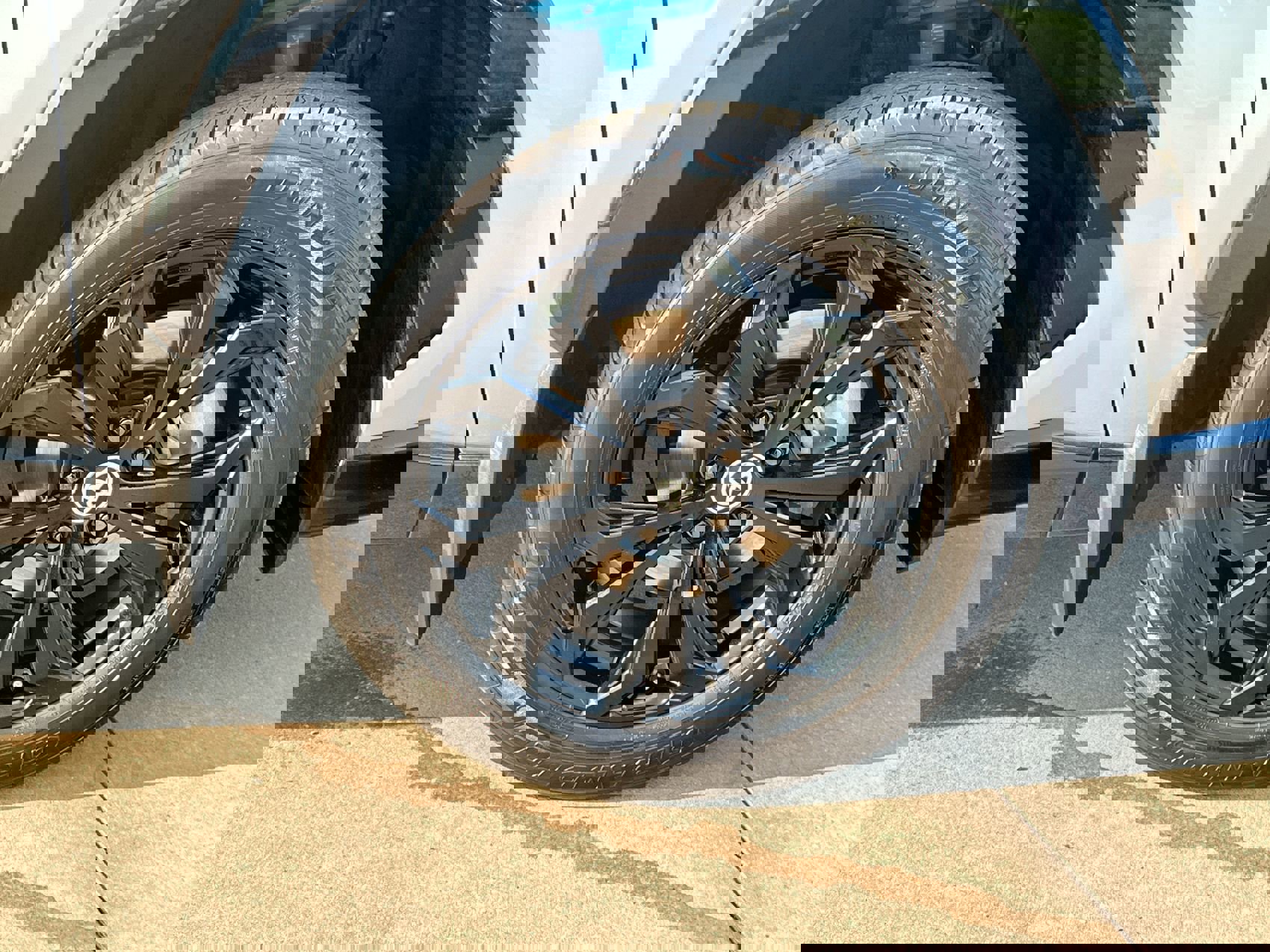 2023 Toyota RAV4 Hybrid XSE photo 10