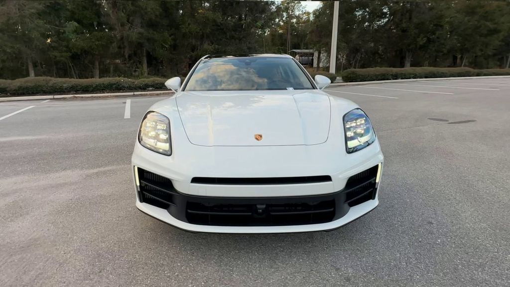 2025 Porsche Panamera Base photo 3