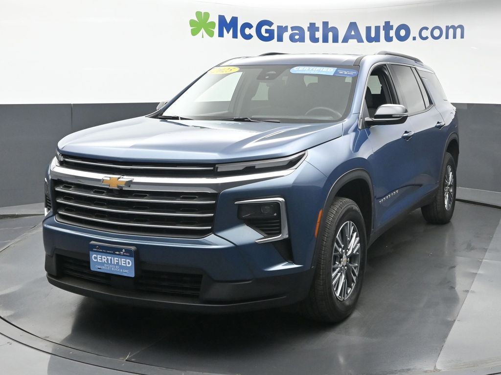 2025 Chevrolet Traverse photo 2