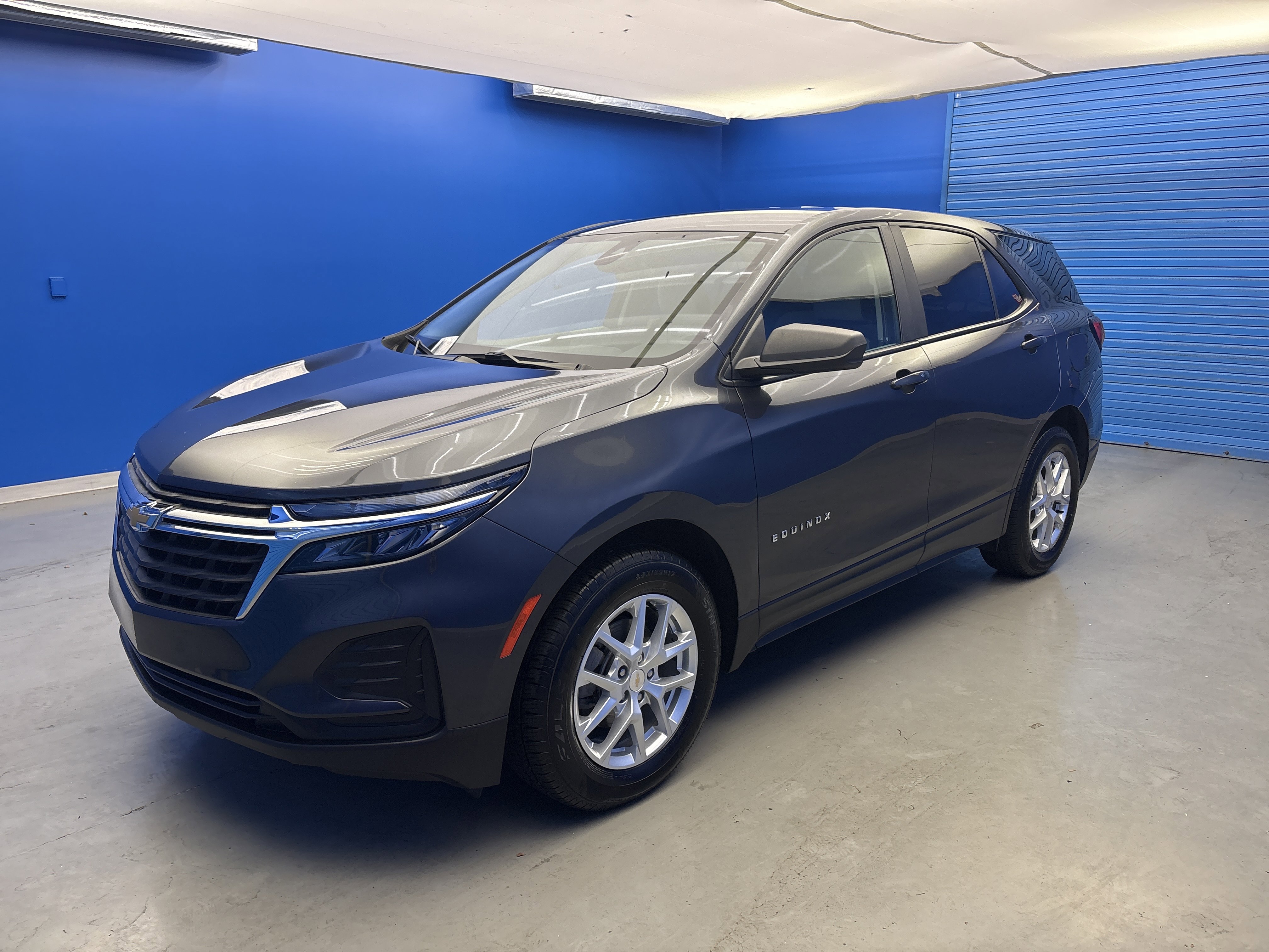 2022 Chevrolet Equinox LS photo 3