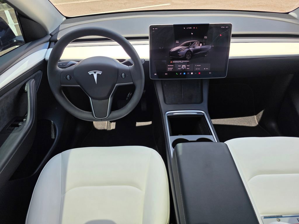 2025 Tesla Model Y Long Range photo 18