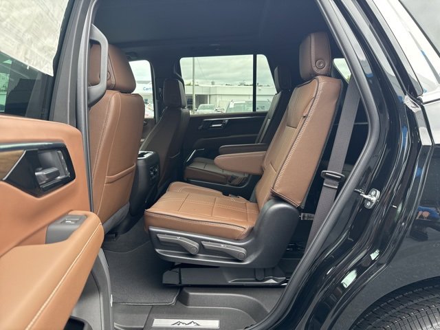 2025 Chevrolet Tahoe High Country photo 8