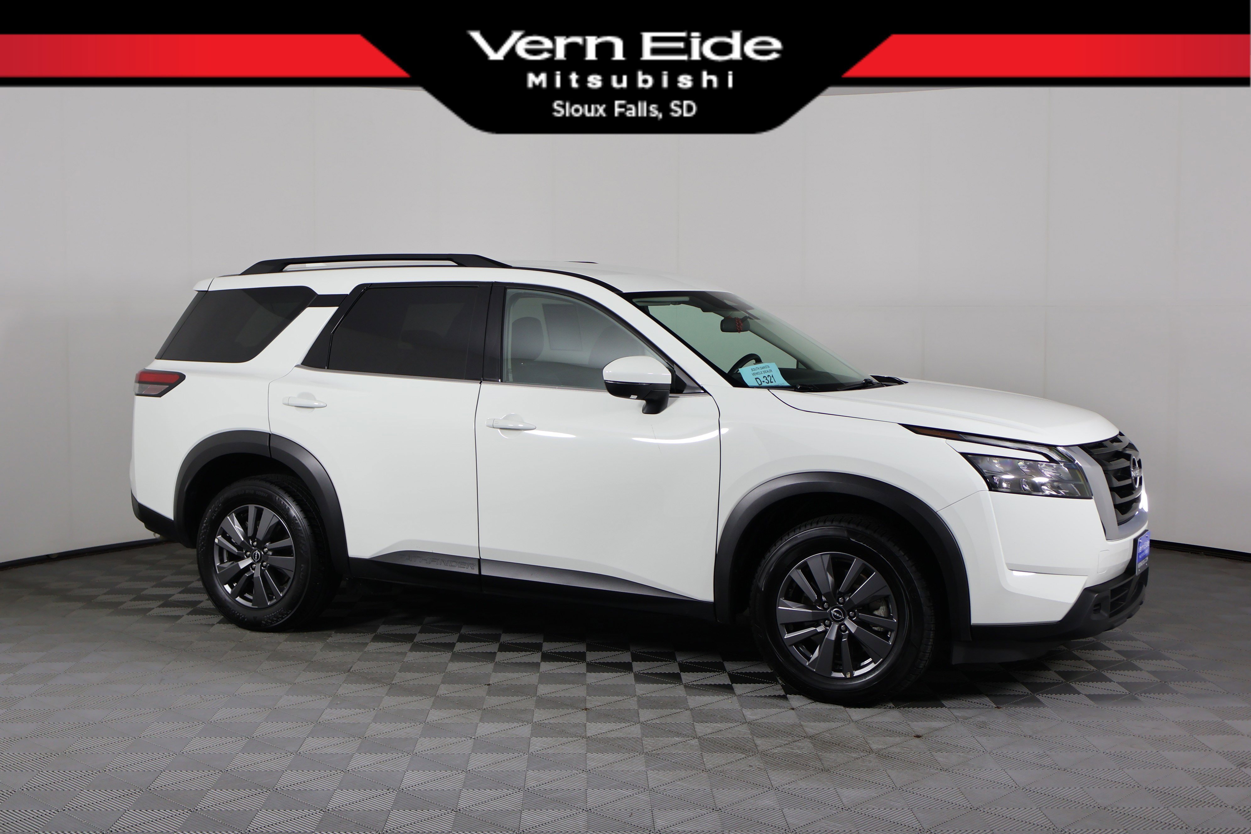 2025 Nissan Pathfinder SV's photo