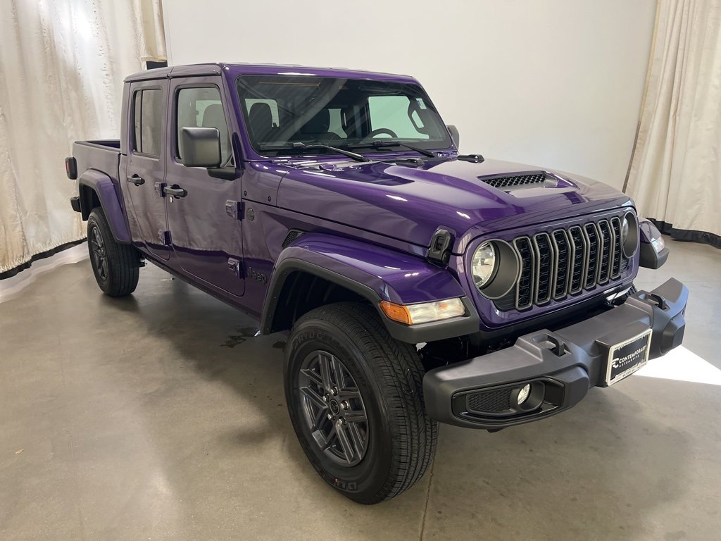 2026 Jeep Gladiator Sport S's photo