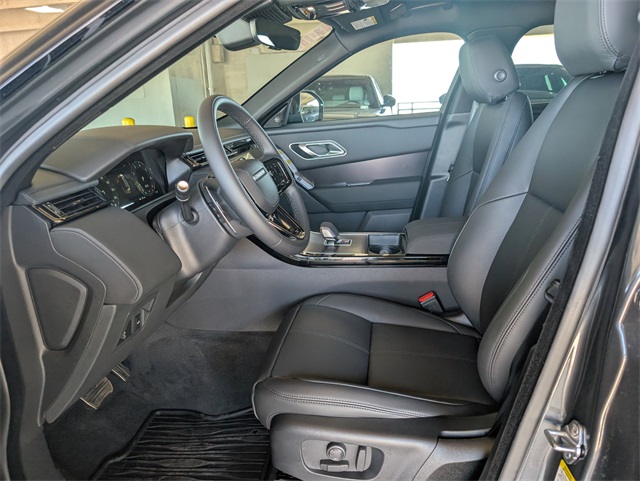 2026 Land Rover Range Rover Velar SE photo 4