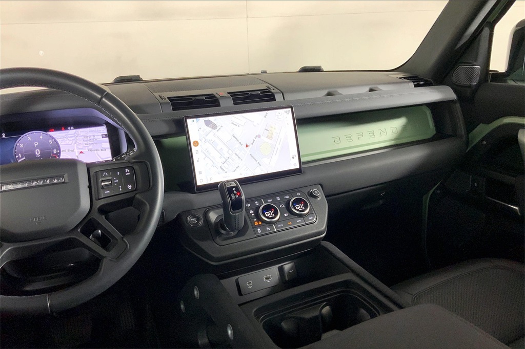 2023 Land Rover Defender 110 photo 5