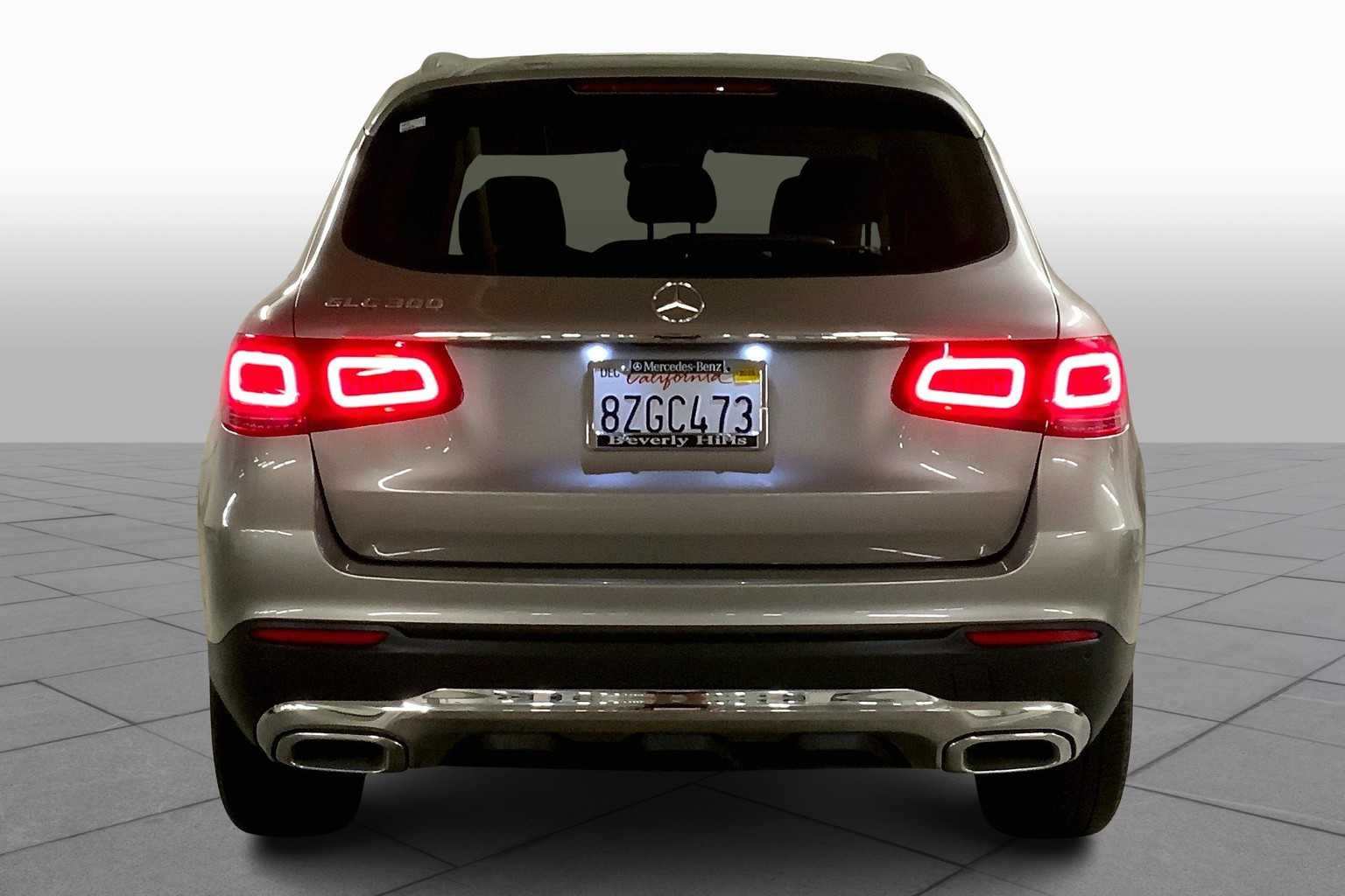 2022 Mercedes Benz GLC 300 photo 4