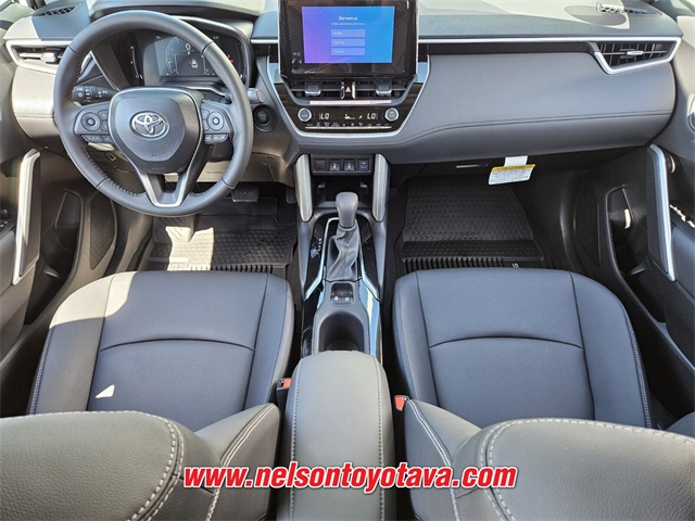 2025 Toyota Corolla Cross XLE photo 8