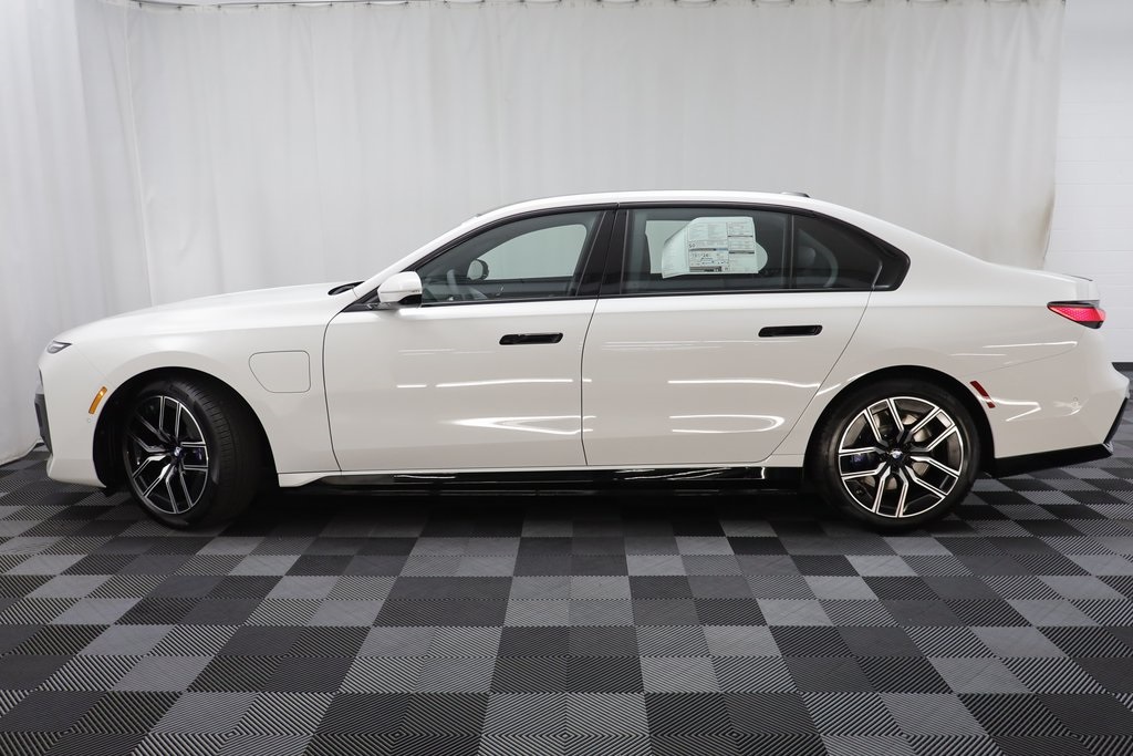2026 Bmw 750e photo 5