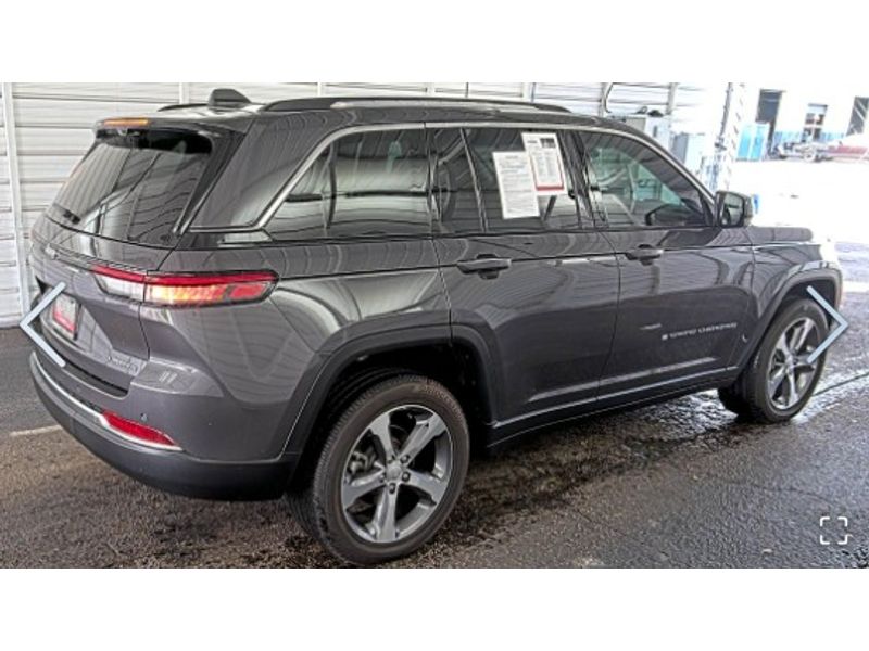 2024 Jeep Grand Cherokee Limited photo 2
