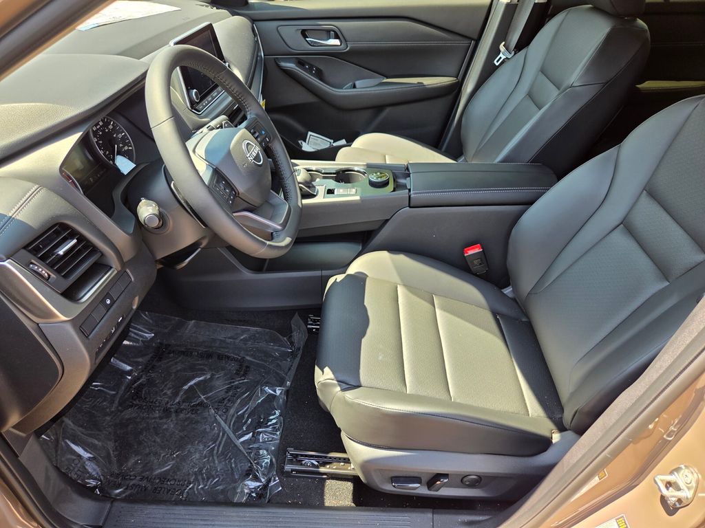 2025 Nissan Rogue SV photo 6