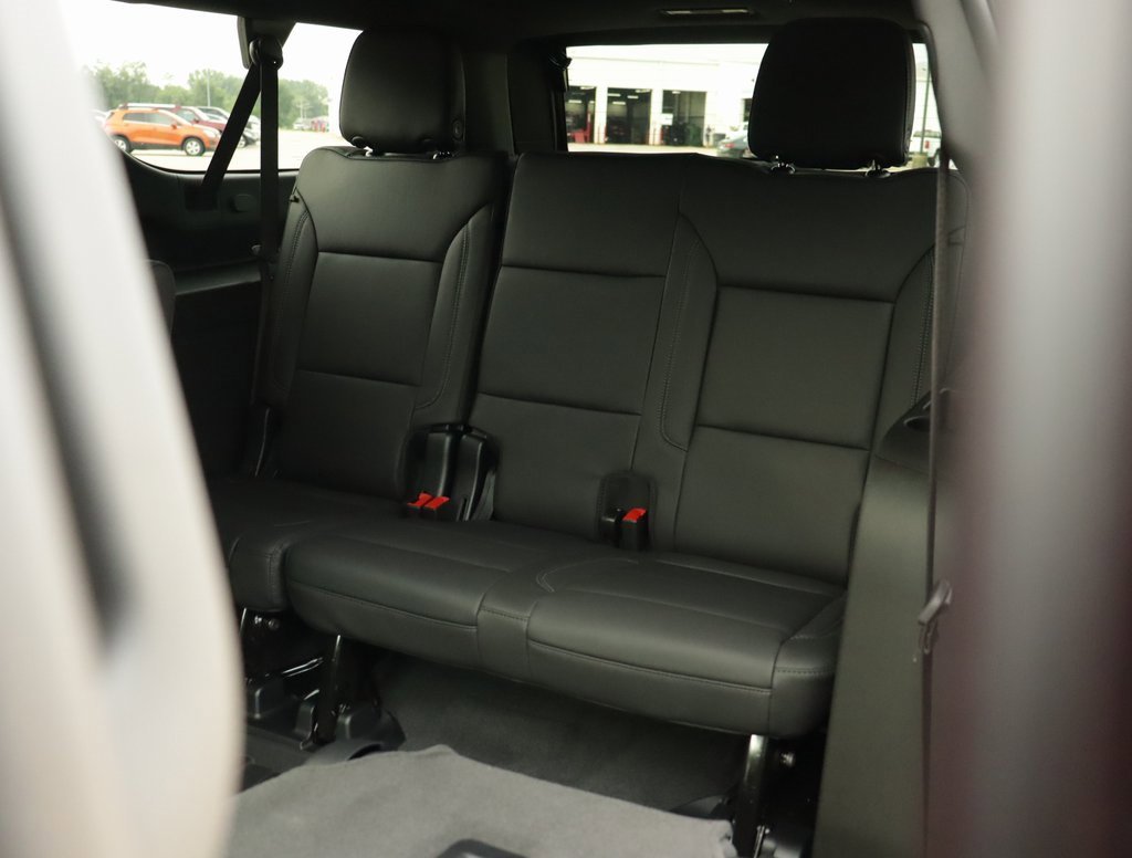 2025 Chevrolet Suburban LT photo 31