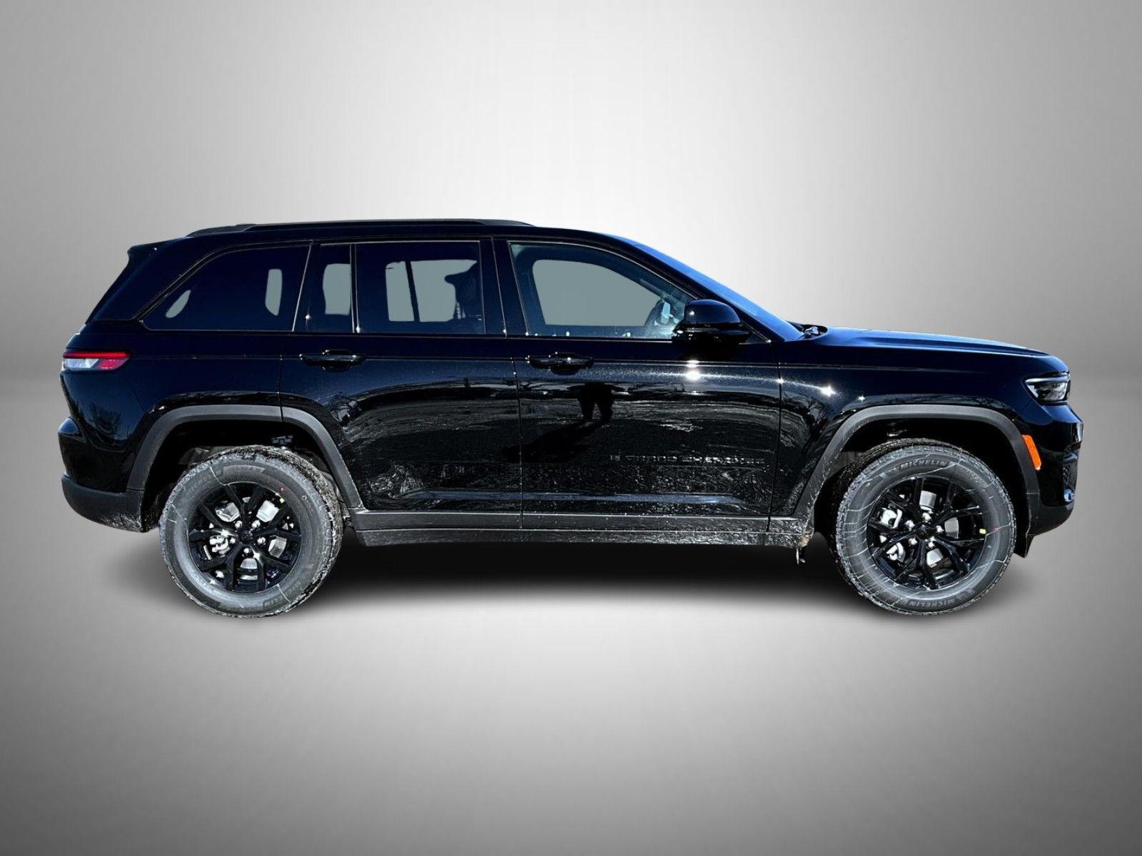 2025 Jeep Grand Cherokee Altitude photo 2
