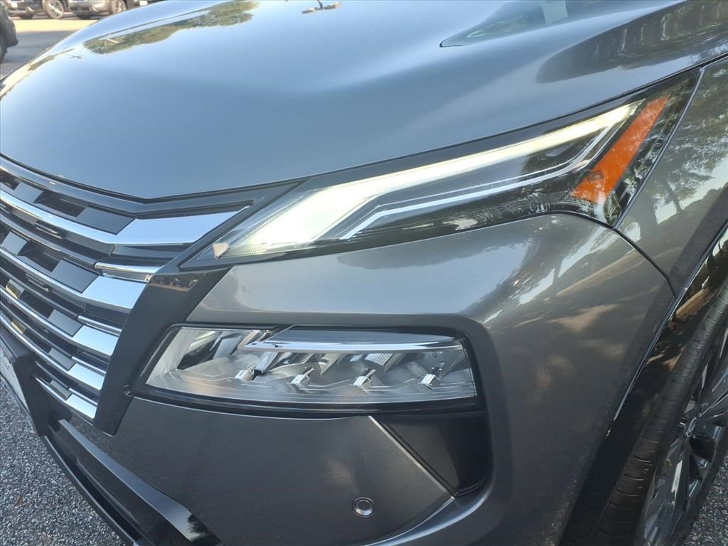2026 Nissan Rogue Platinum photo 3