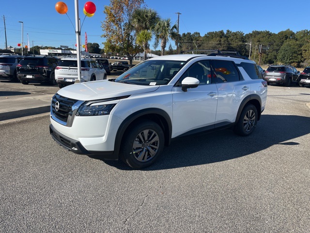 2025 Nissan Pathfinder SV photo 3