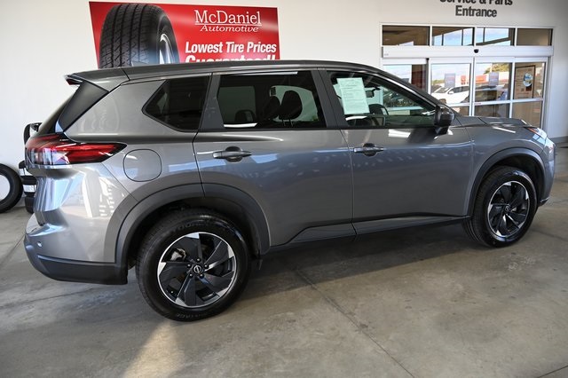 2024 Nissan Rogue SV photo 4
