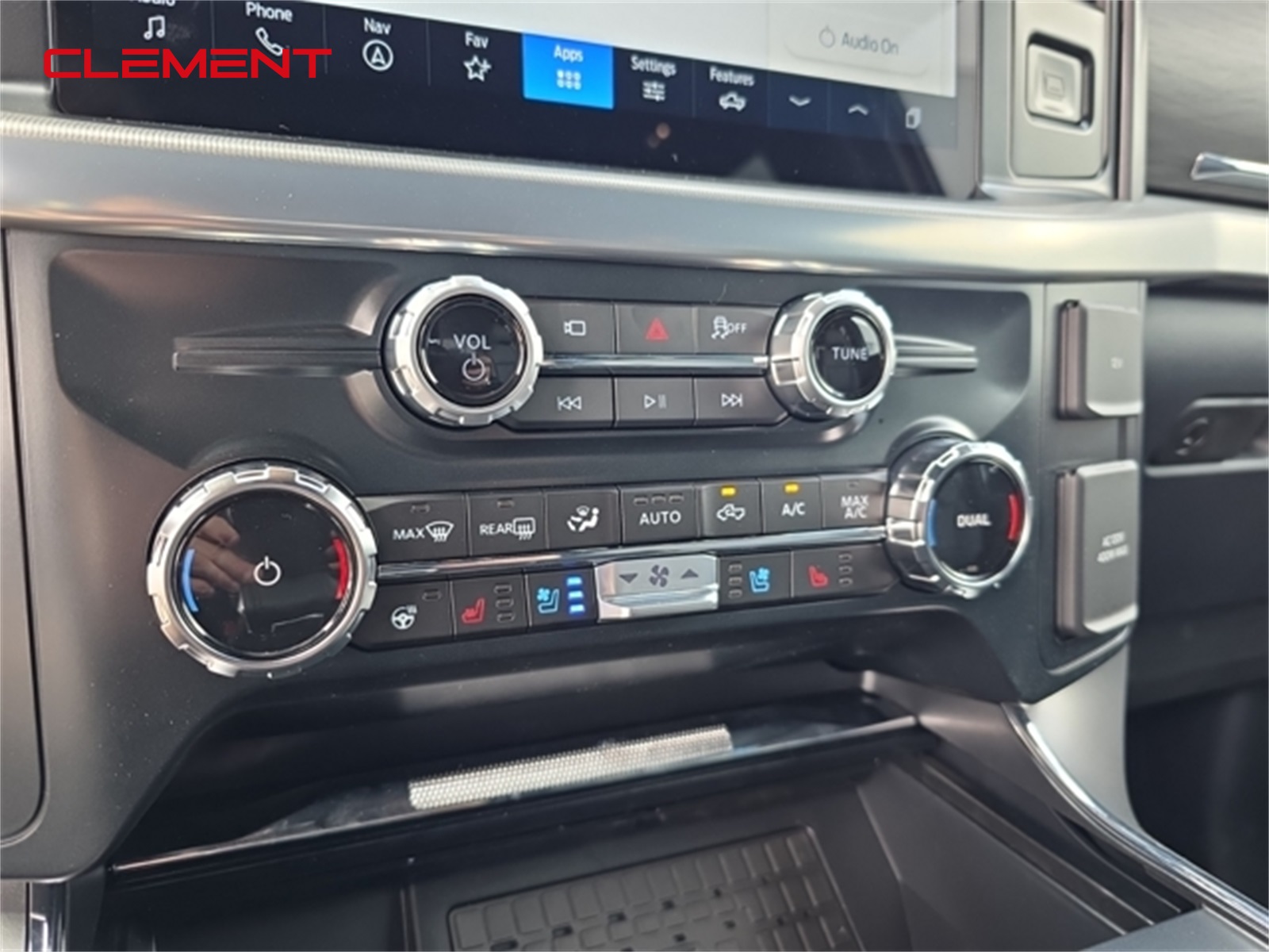 2025 Ford F-150 Lariat photo 17
