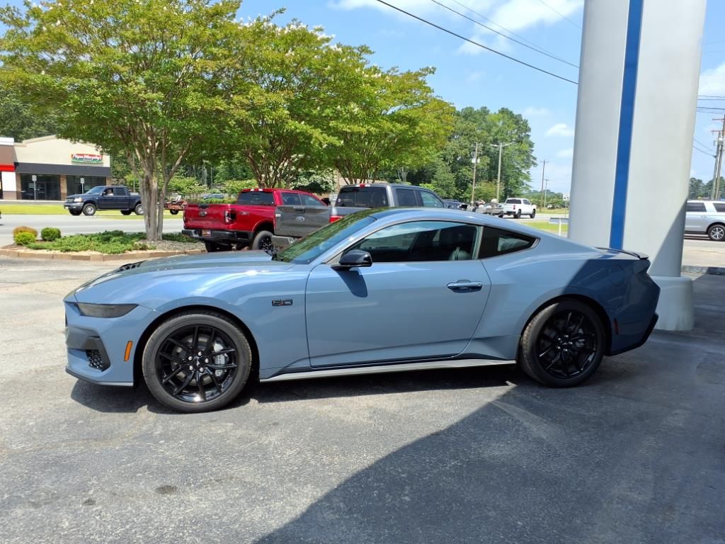 2025 Ford Mustang GT photo 2