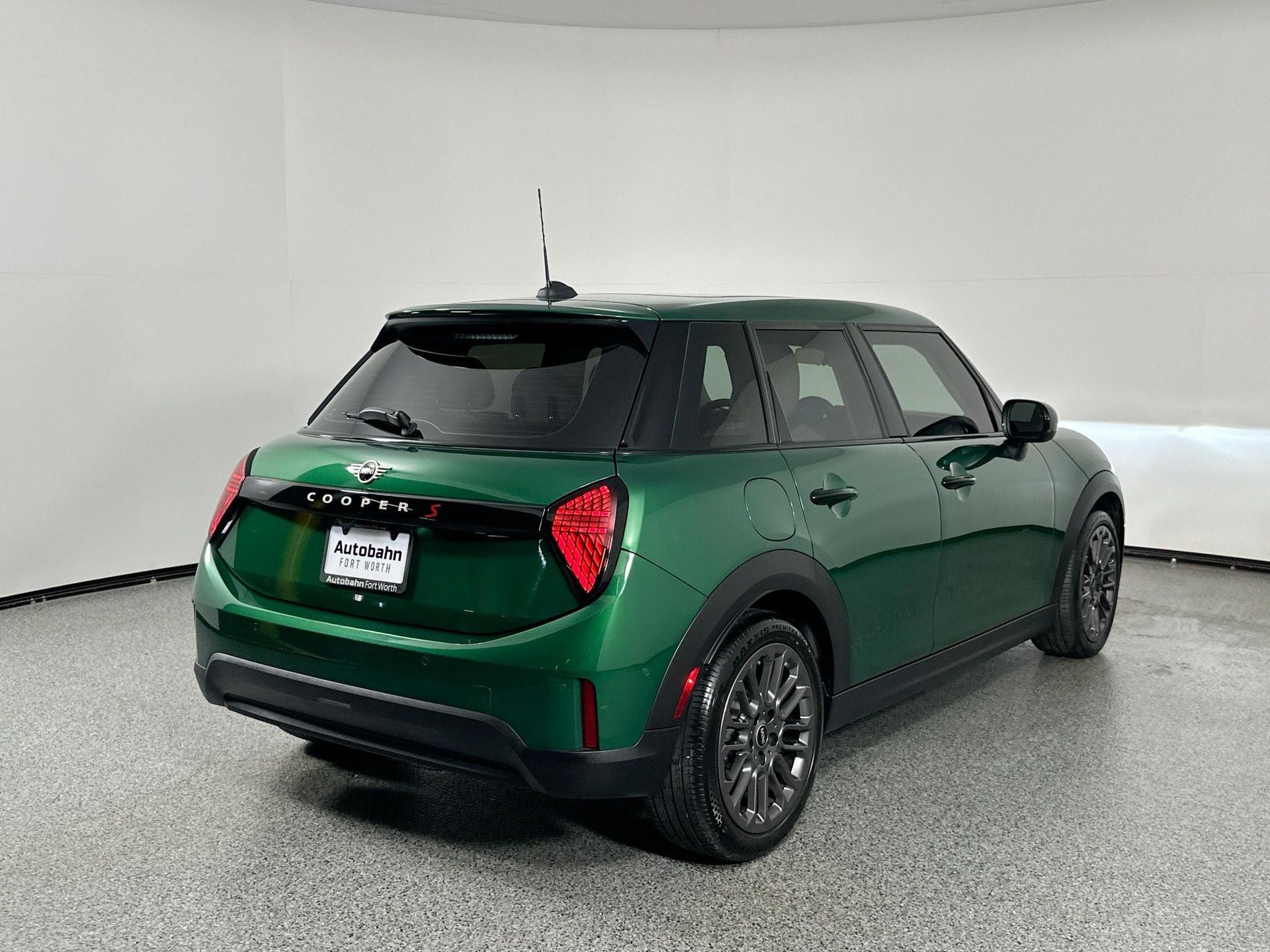 2025 Mini Cooper S Hardtop 4 Door photo 4