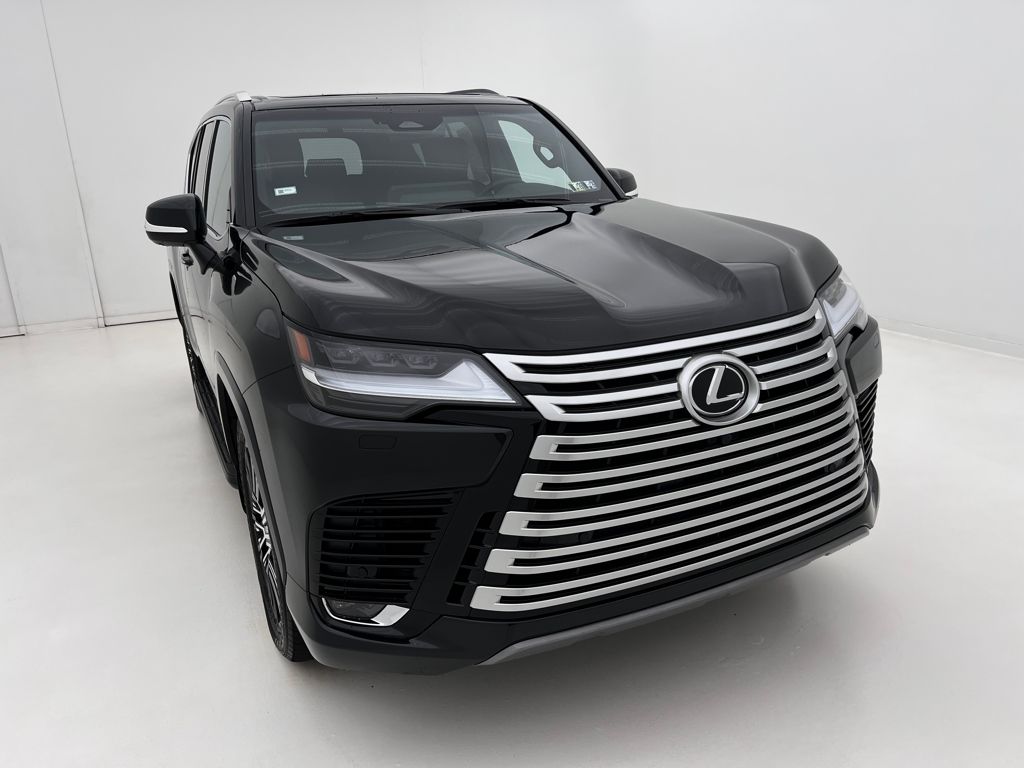 2025 Lexus LX 600 Luxury photo 3