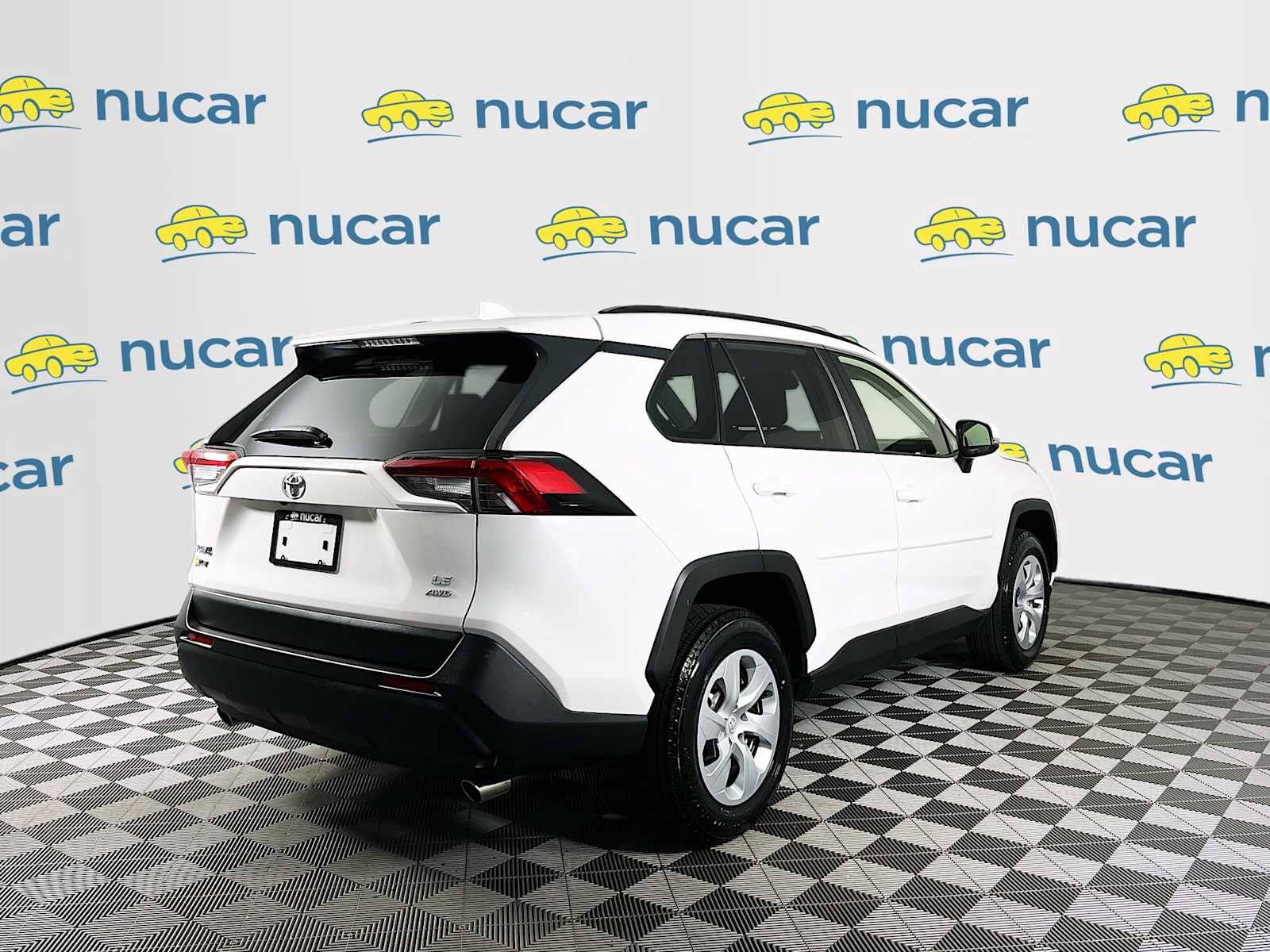 2019 Toyota RAV4 LE photo 4