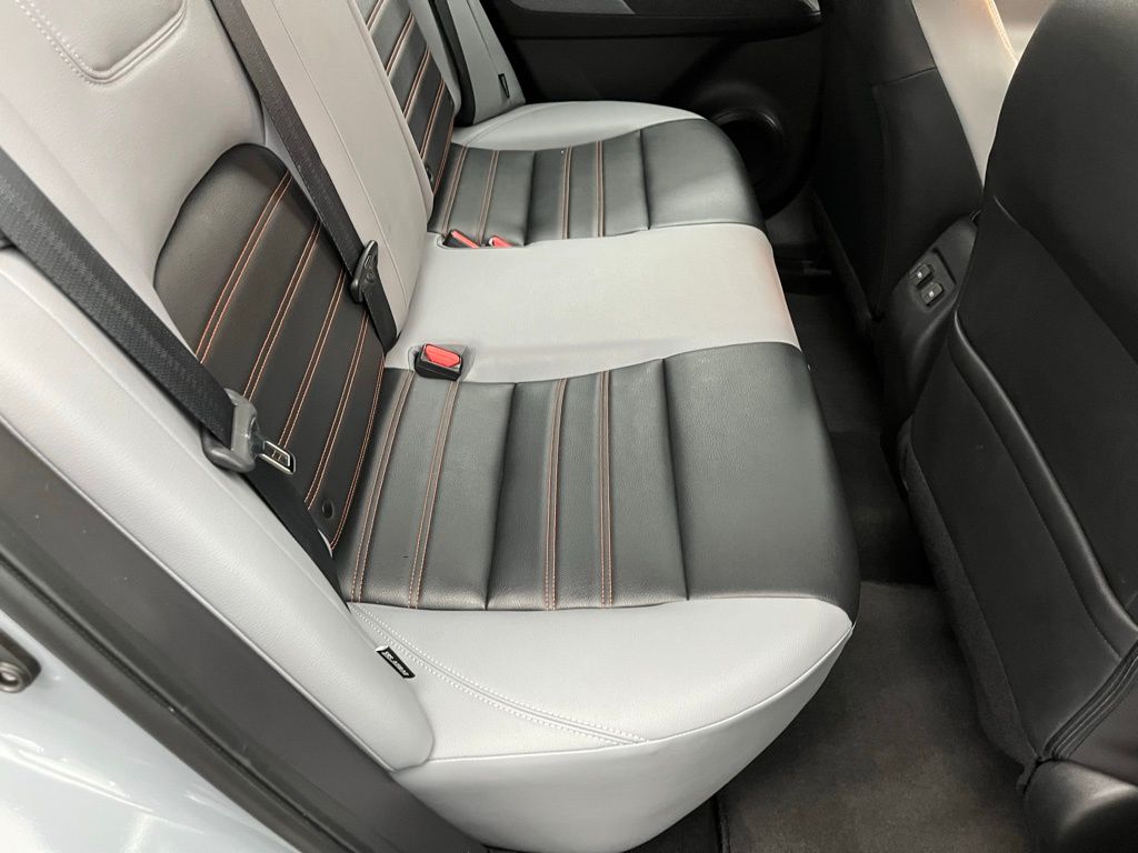 2023 Nissan Kicks SR photo 22