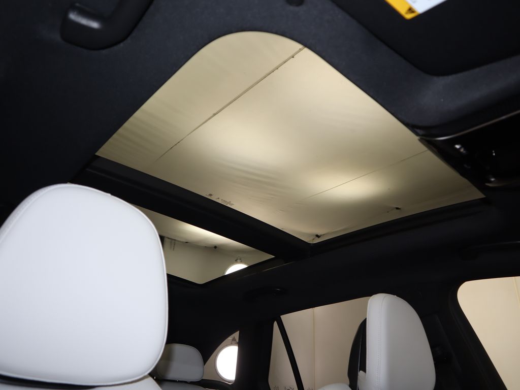2026 Mercedes Benz GLC 300 photo 16